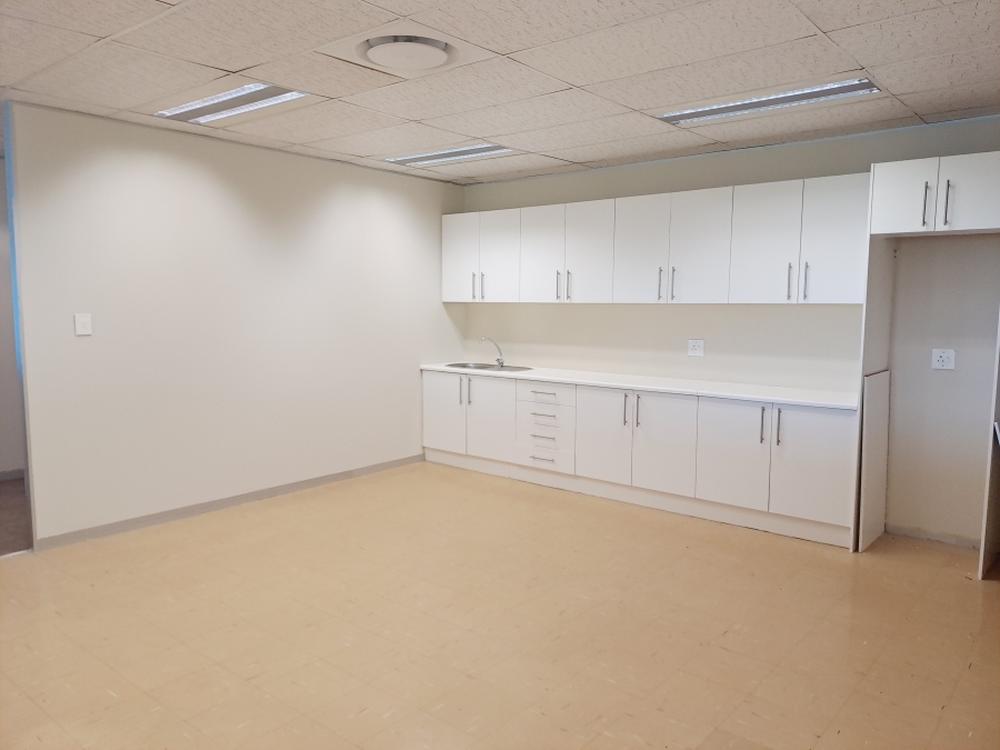 To Let commercial Property for Rent in Rosenpark Western Cape